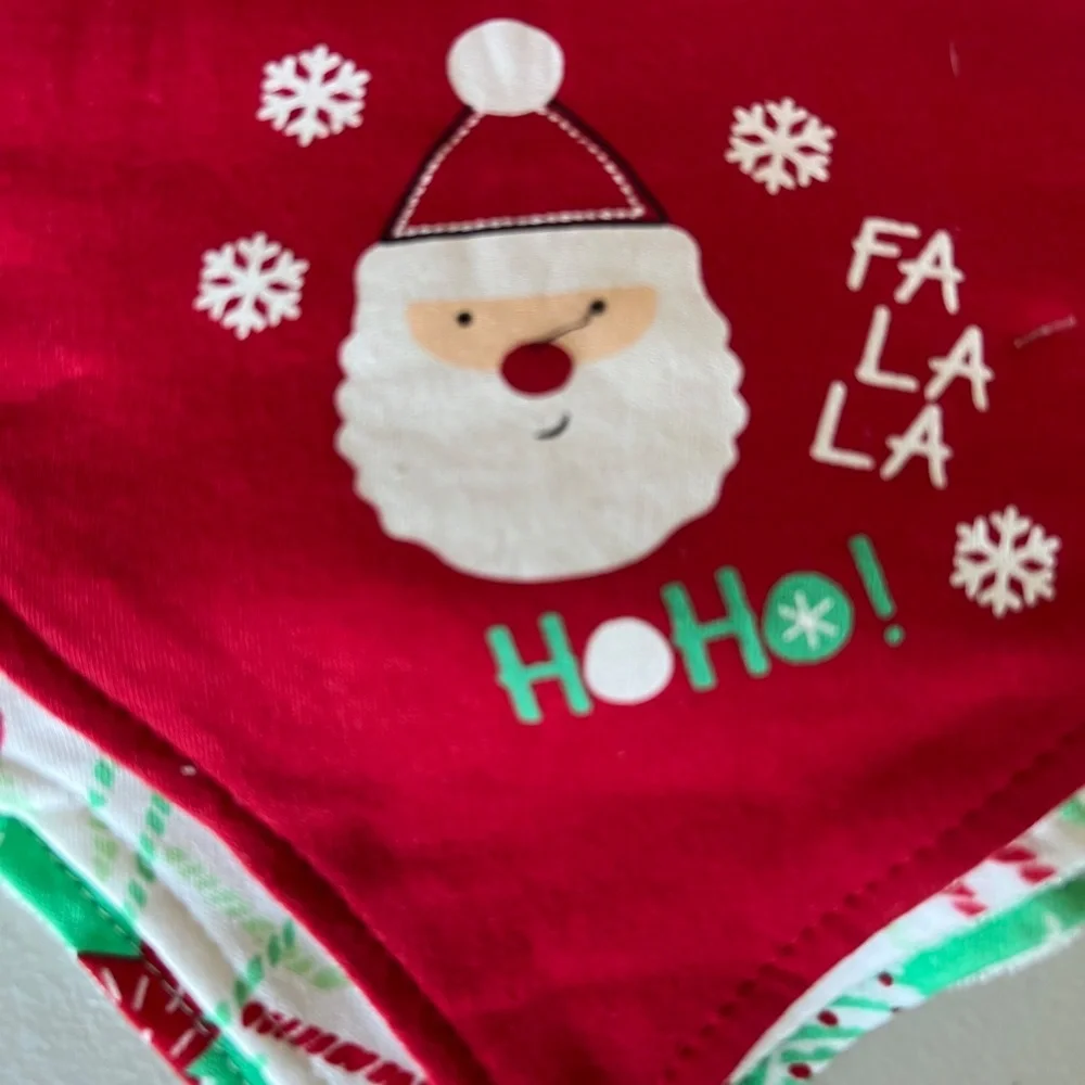 NWT - Christmas 5 Piece Set - 2 Pairs Booties, 3 Bandana Bibs - 0-6 mont…